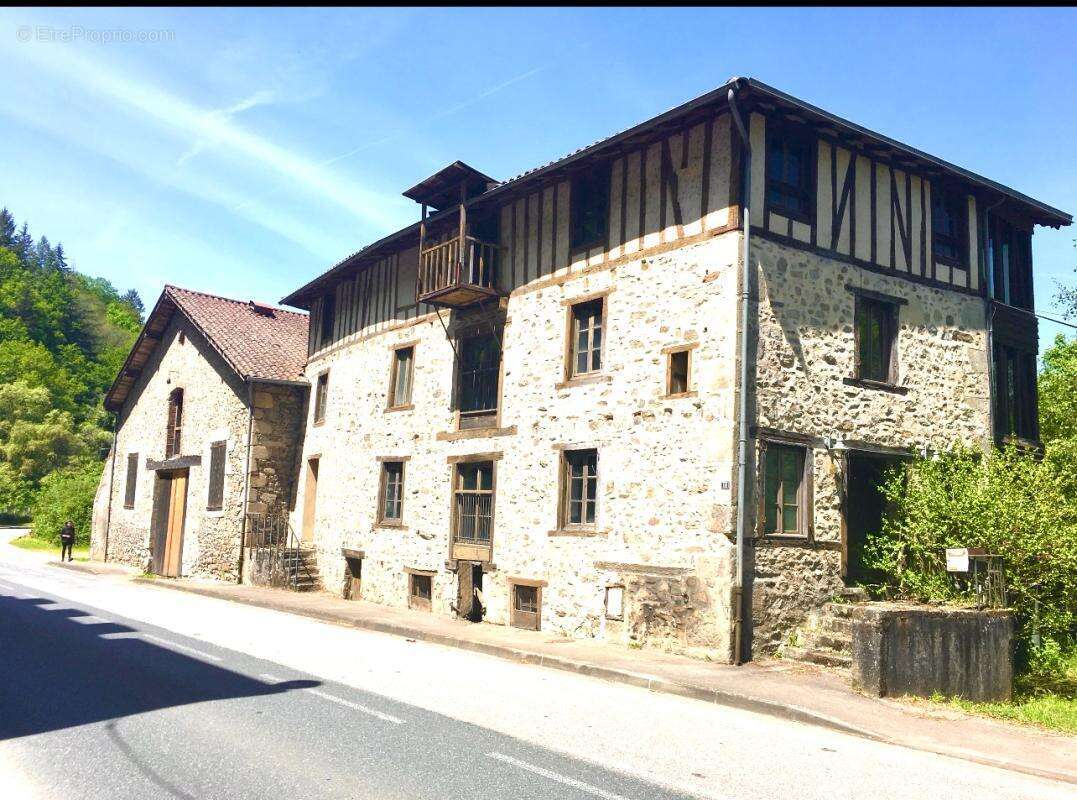 Maison à SAINT-LEONARD-DE-NOBLAT