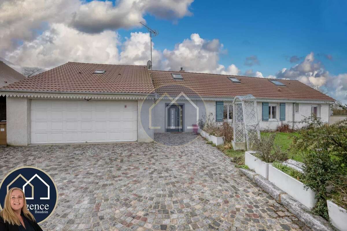 Maison à CHERISY