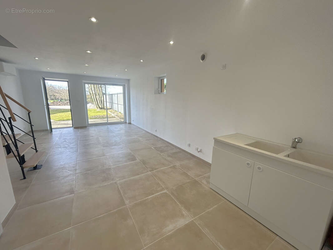 Maison à CONDEISSIAT