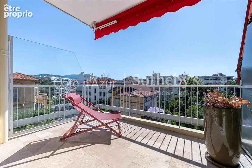 Nice Parc Impérial - Exclusivité : 3 pièces rénové avec terrasse et vue sur la cathédrale orthodoxe - photo 15