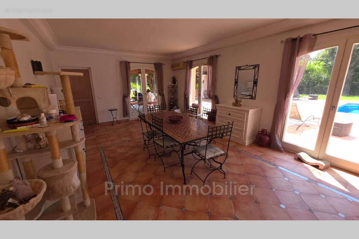 Maison 200 m² à Grimaud  - photo 5