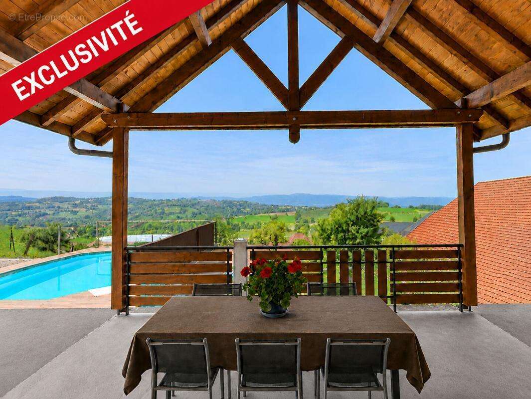 ANNECY SUD - GRUFFY -  Ancienne fruitière rénovée  + terrain constructible 1000 m² env - photo 1