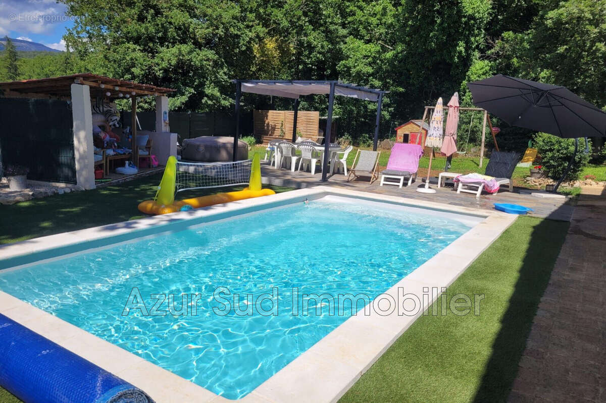 Maison à SAINT-CEZAIRE-SUR-SIAGNE