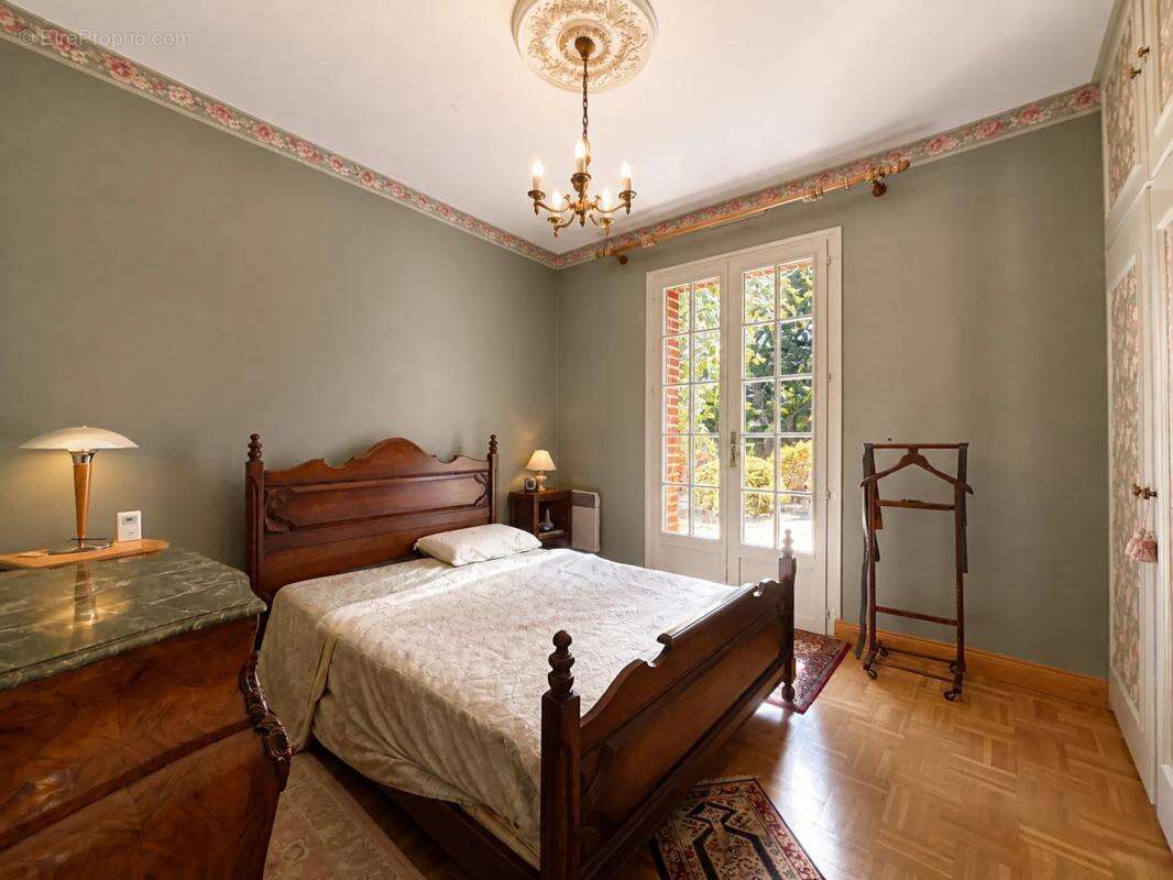 Maison de 5 pièces de 223 m² à Ligny-le-Ribault - photo 9