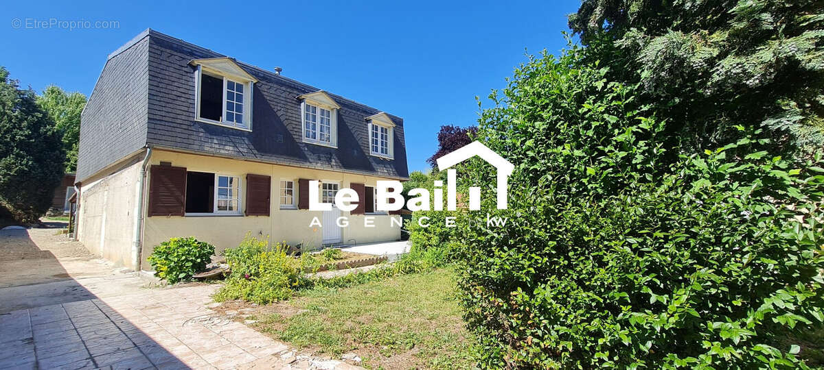 Maison 140 m² à Osny  - photo 2