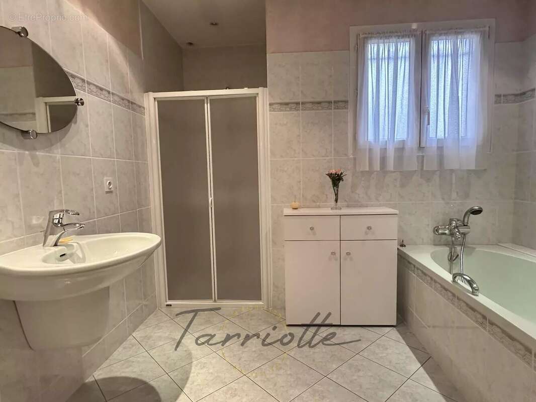 Maison à MONTELIMAR