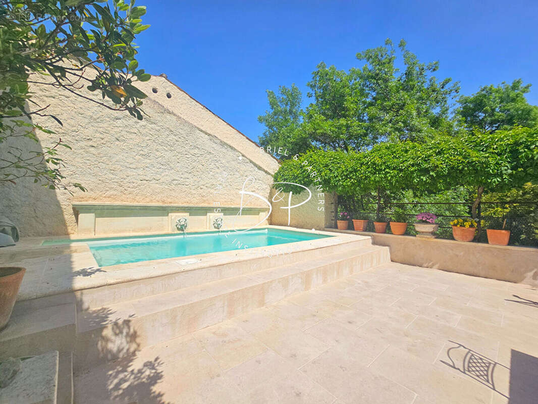 Maison à ENTRECASTEAUX