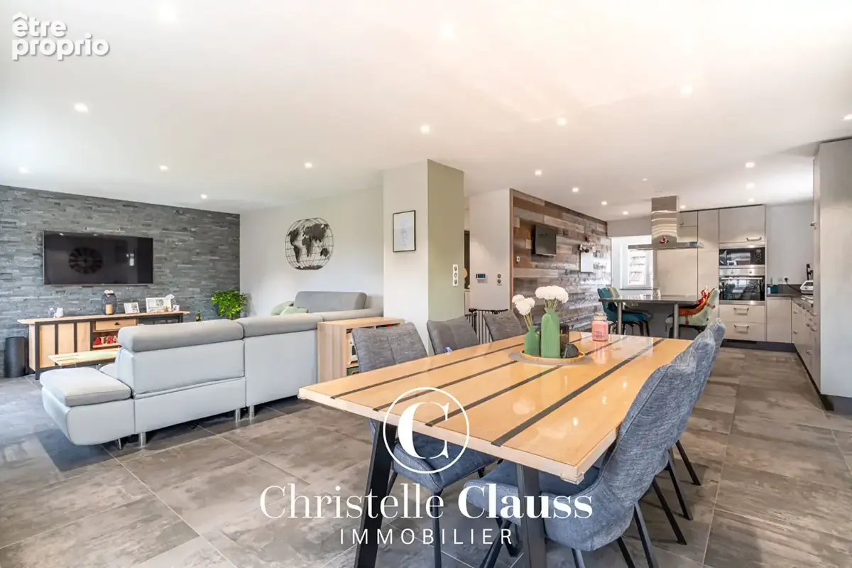 Maison familiale rénovée de 140 m² sur plus de 10 ares de terrain - photo 2