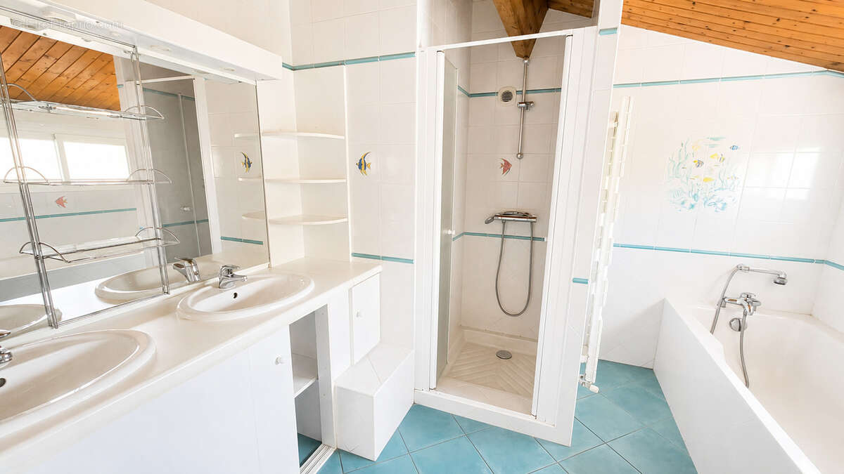 Maison de 152m2 hab avec terrain 1250 M2  sans vis à vis dans quartier calme LA ROCHE SUR YON - photo 9