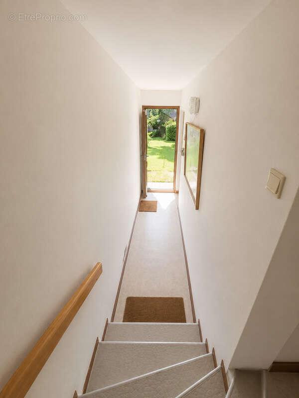 Maison de village avec terrain plat de 500 m2 environ . - photo 7