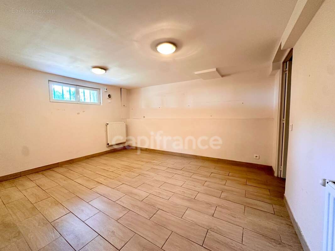 Maison à vendre 5 pièces  4 Chambres FEUCHEROLLES (78) - photo 19