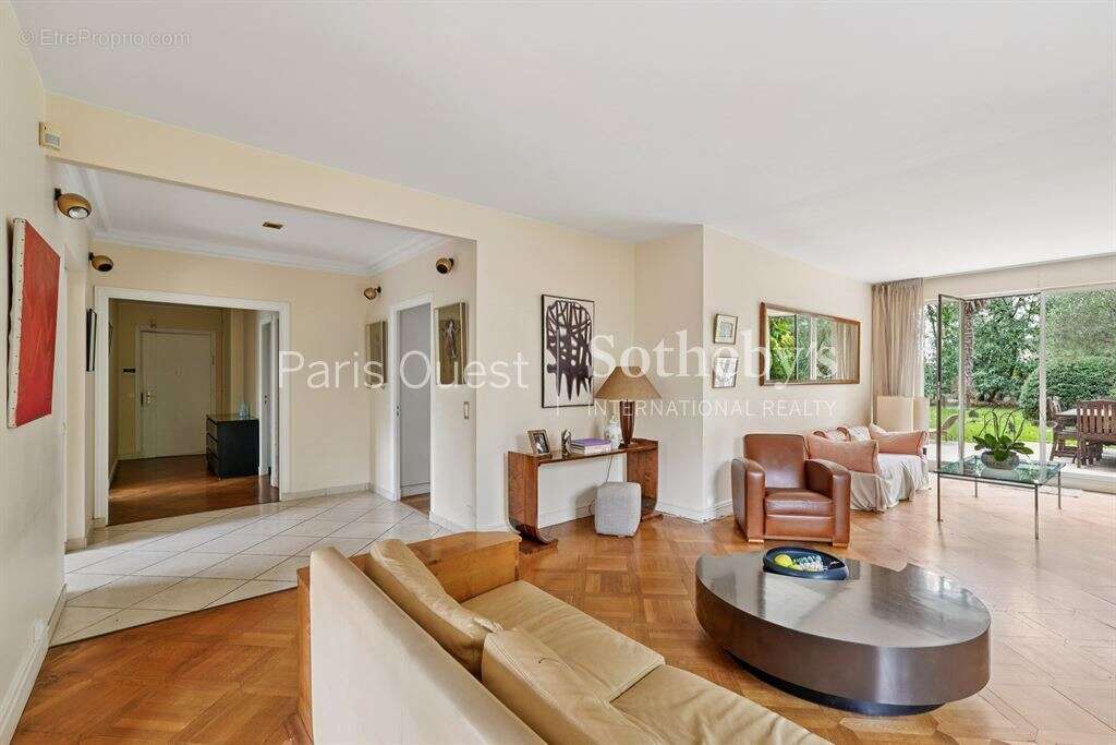 Appartement à NEUILLY-SUR-SEINE