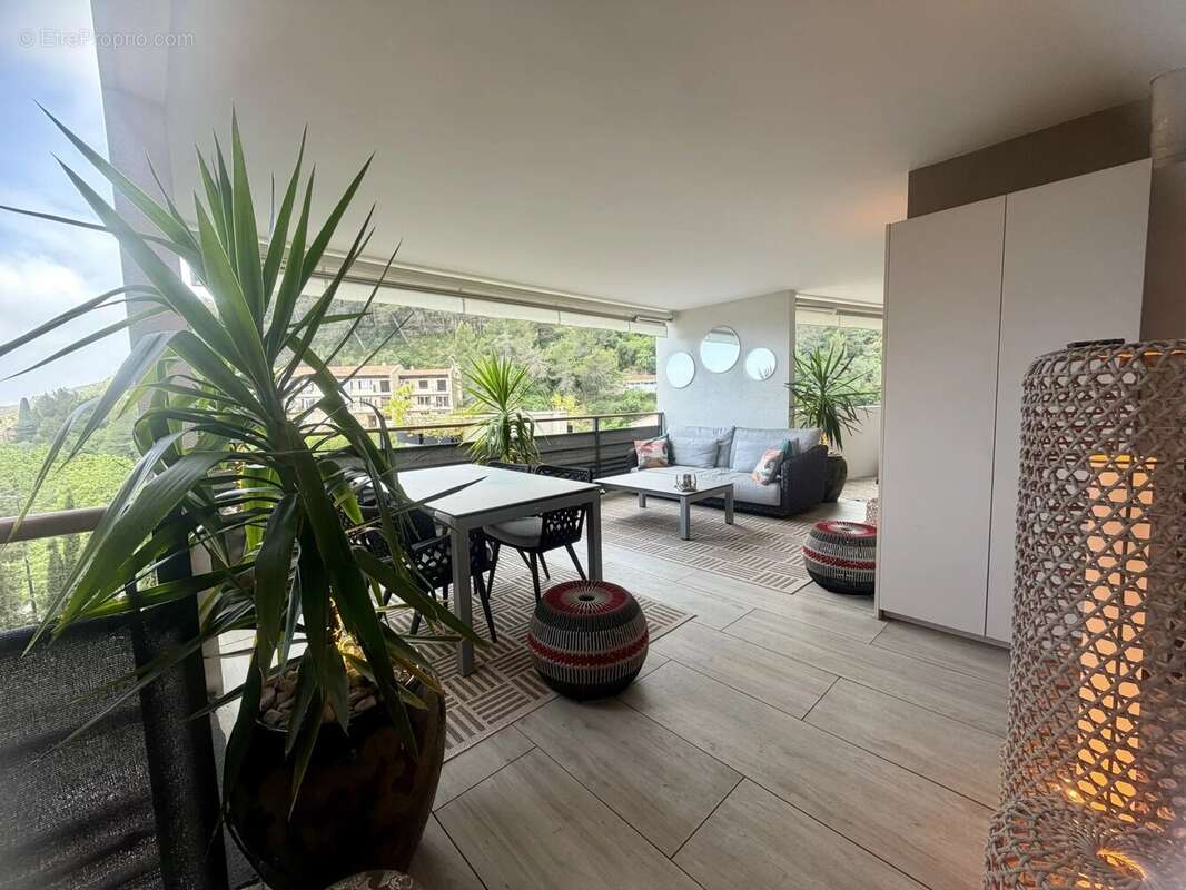 Appartement à EZE