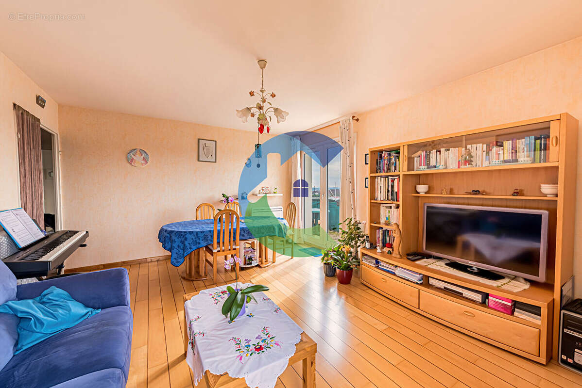 Appartement à EPINAY-SUR-ORGE