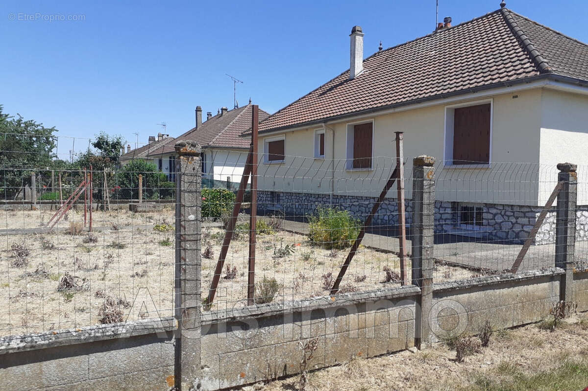 Maison à BEAUVILLIERS