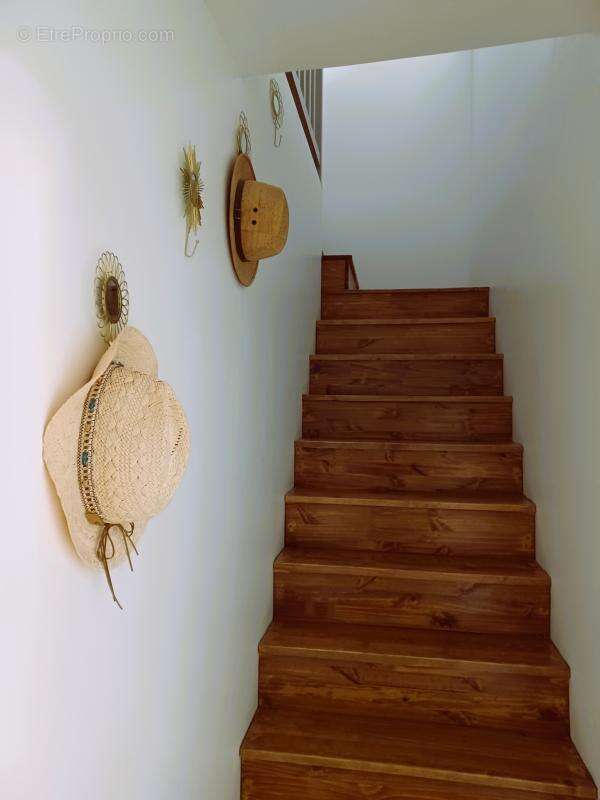 Maison à SAINT-MACAIRE-EN-MAUGES