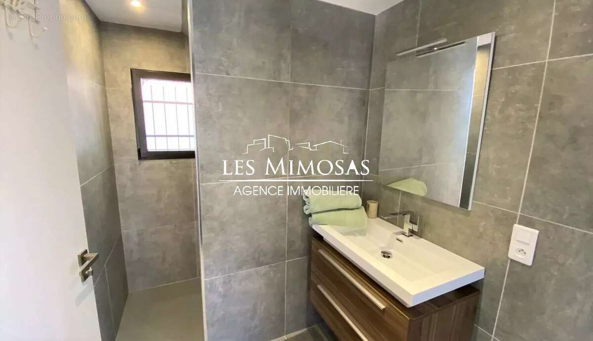 Maison à ROQUEBRUNE-SUR-ARGENS
