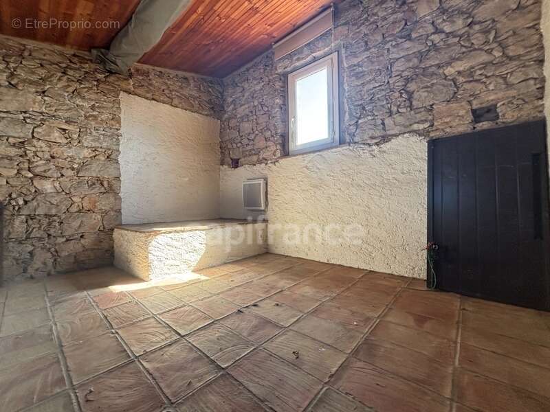 Appartement à SAINT-CEZAIRE-SUR-SIAGNE