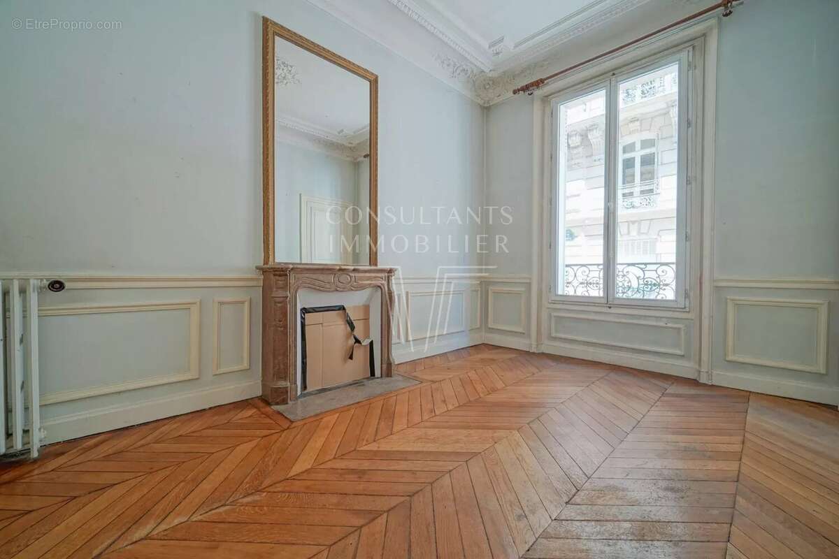 Appartement à PARIS-8E