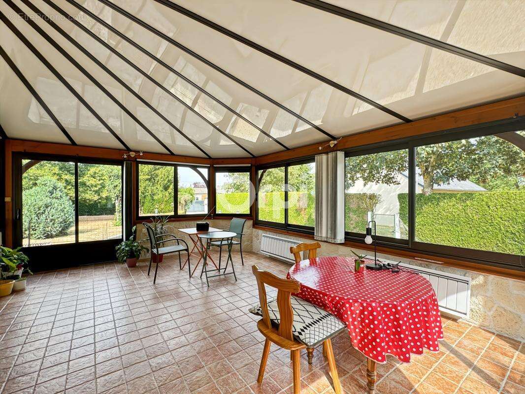 Maison sur sous-sol total avec double carport et garage - photo 5