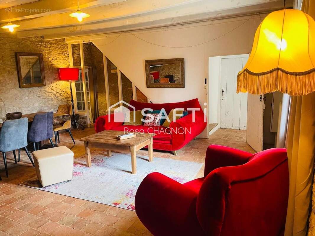 Maison 270 m² à Breuil-Barret  - photo 7