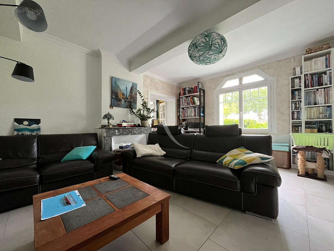 Grande maison de 200m² avec 5 chambres et dépendances sur St-Sulpice ! - photo 2