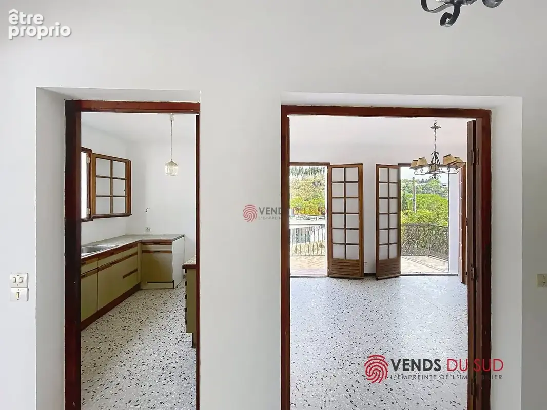 Maison plain pied - deux garages - jardin arbore terrasse - photo 2