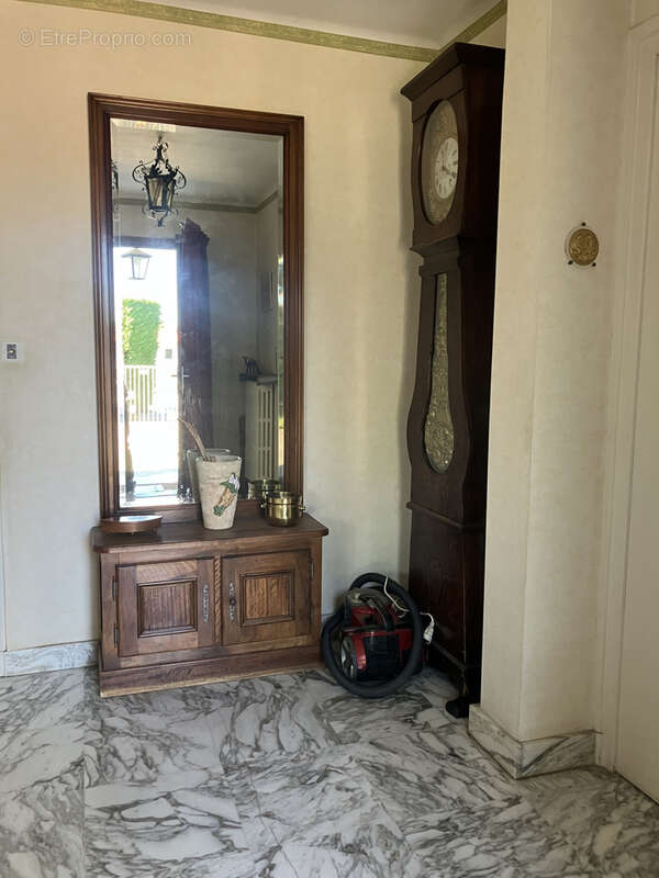 Maison à SAINT-GENIS-LES-OLLIERES