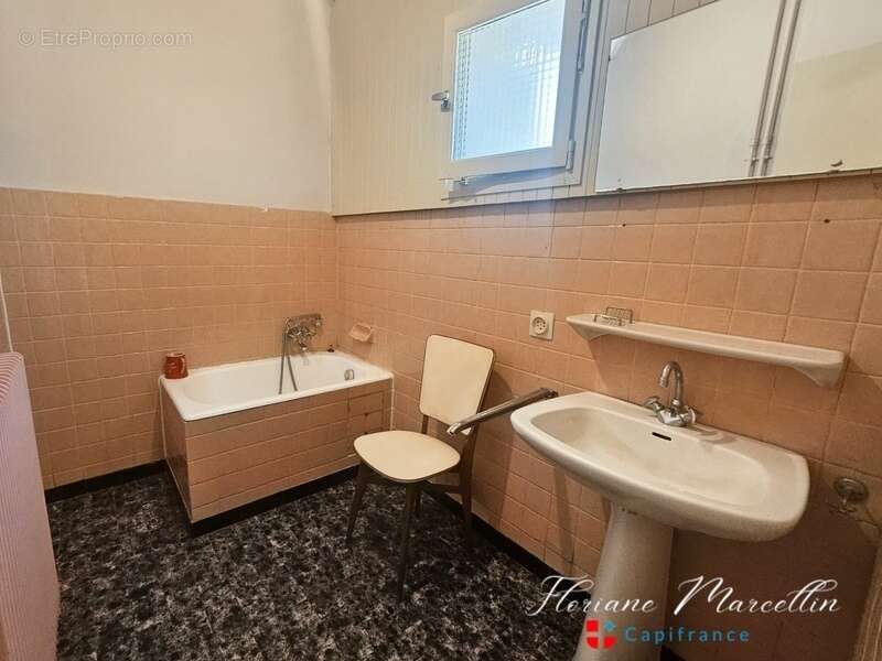 Maison avec 2 appartements indépendants - VOUGY (74) - photo 8