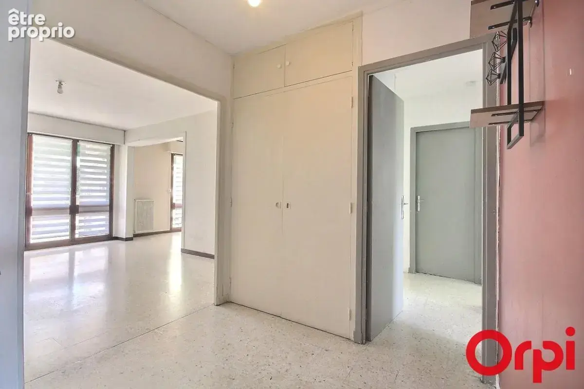 Appartement T5 à vendre - Terrasse - Parking - La fourragère -13012 Marseille - photo 7