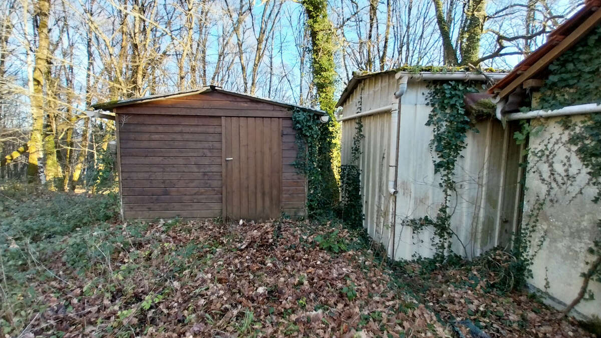 Château l'évêque - Terrain constructible avec Garage et atelier 1775 m2 - photo 10