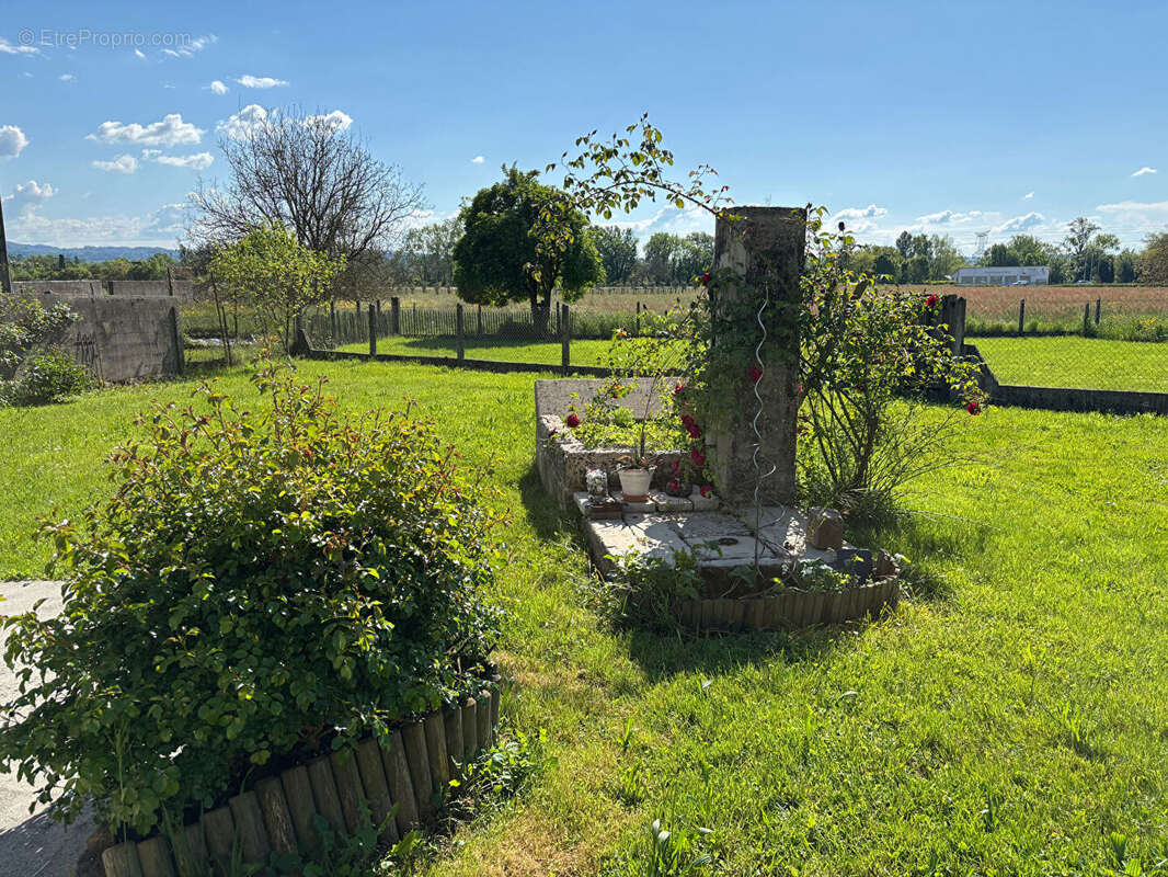 Maison à SAINT-GENIX-SUR-GUIERS