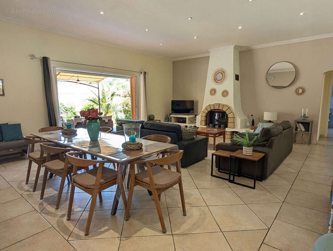SALERNES, villa de plain-pied, 180 m², garage, piscine, au calme. - photo 5