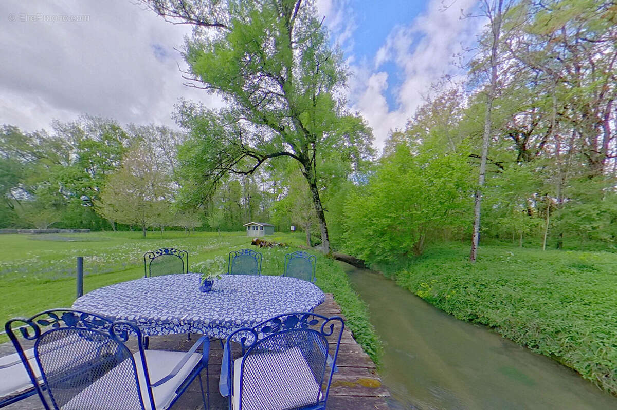 Maison à PUYLAROQUE