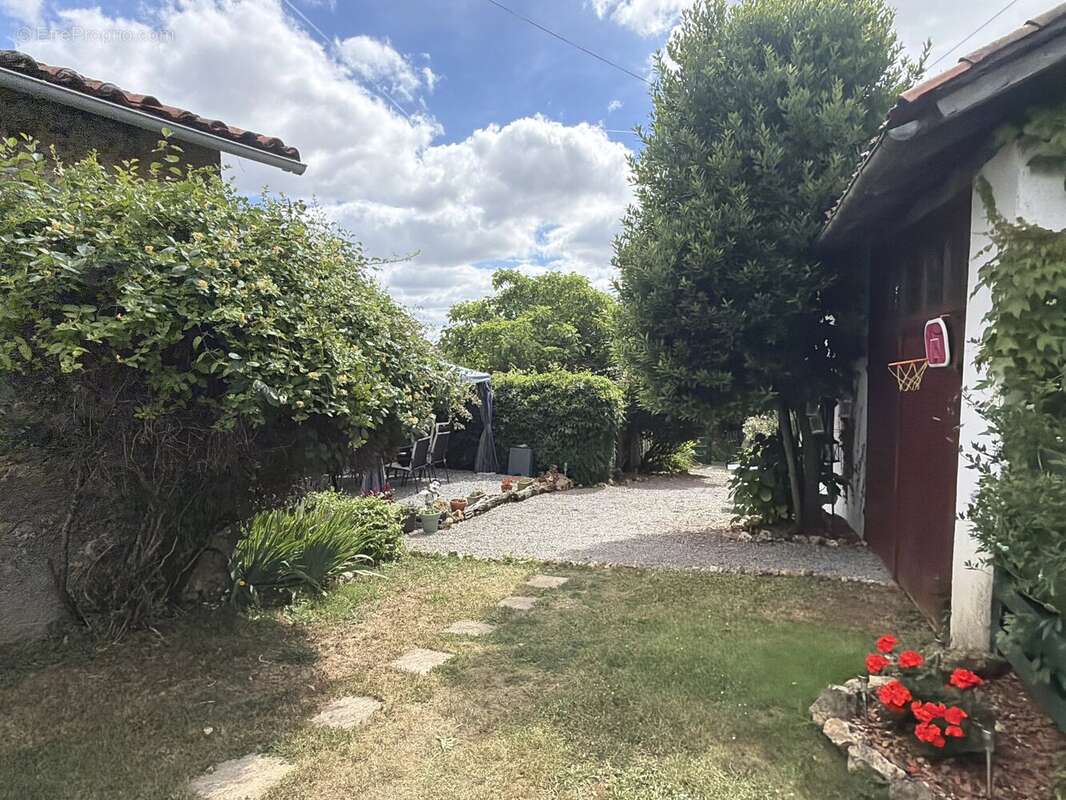 Une charmante maison individuelle offrant une vue magnifique - photo 15