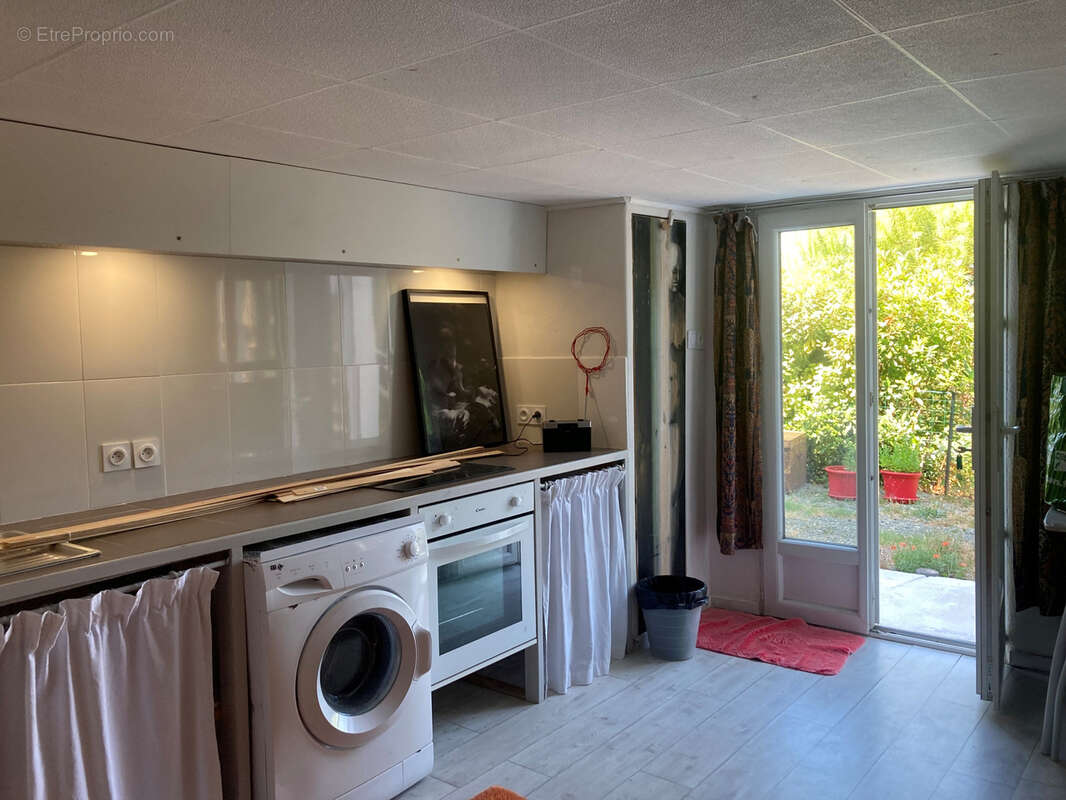 Entre Limoux et Carcassonne, 2 villas jumelées sur terrain avec piscine, double garage, terrasses, atelier. - photo 21