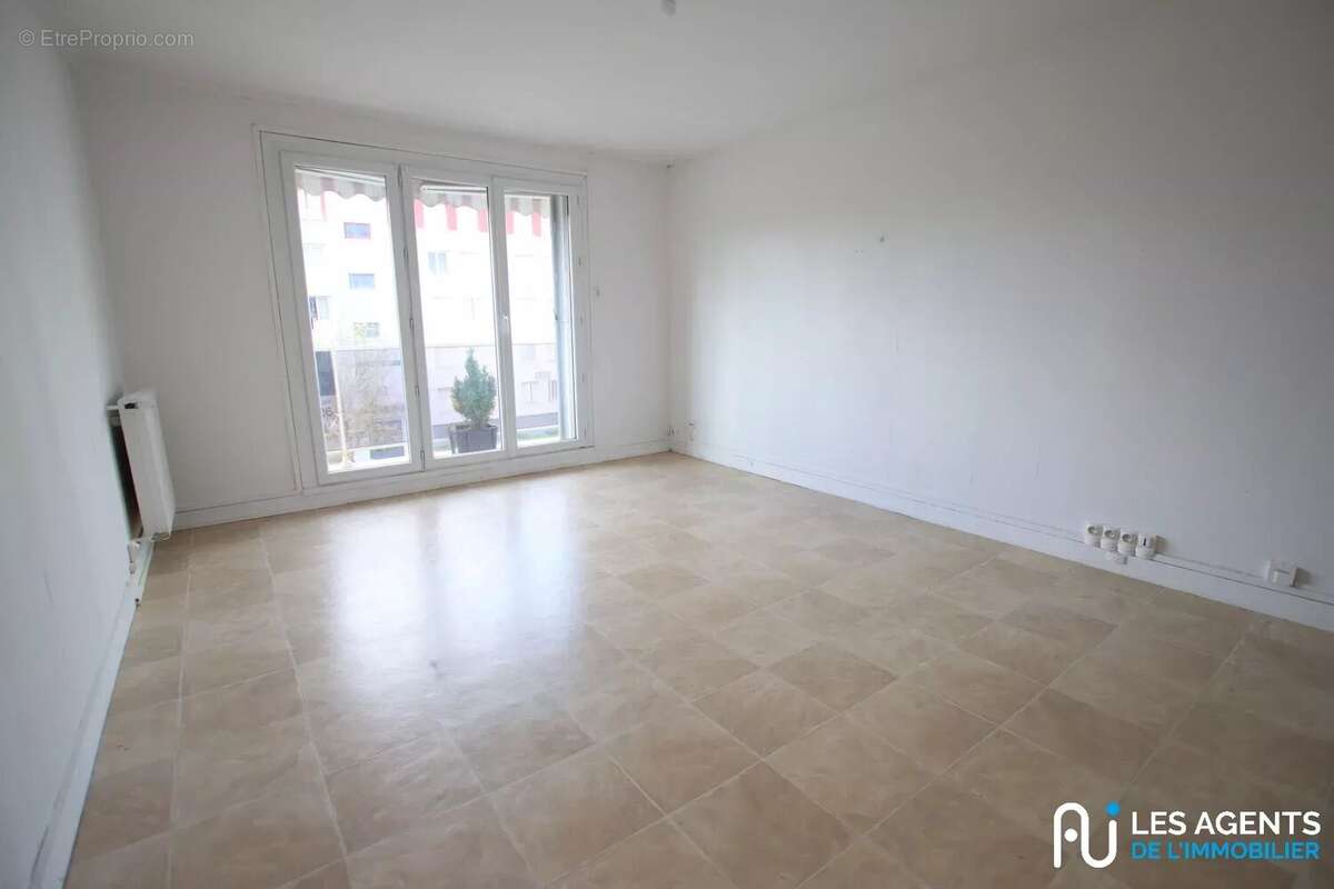 Appartement à SAINT-JEAN-DE-BRAYE