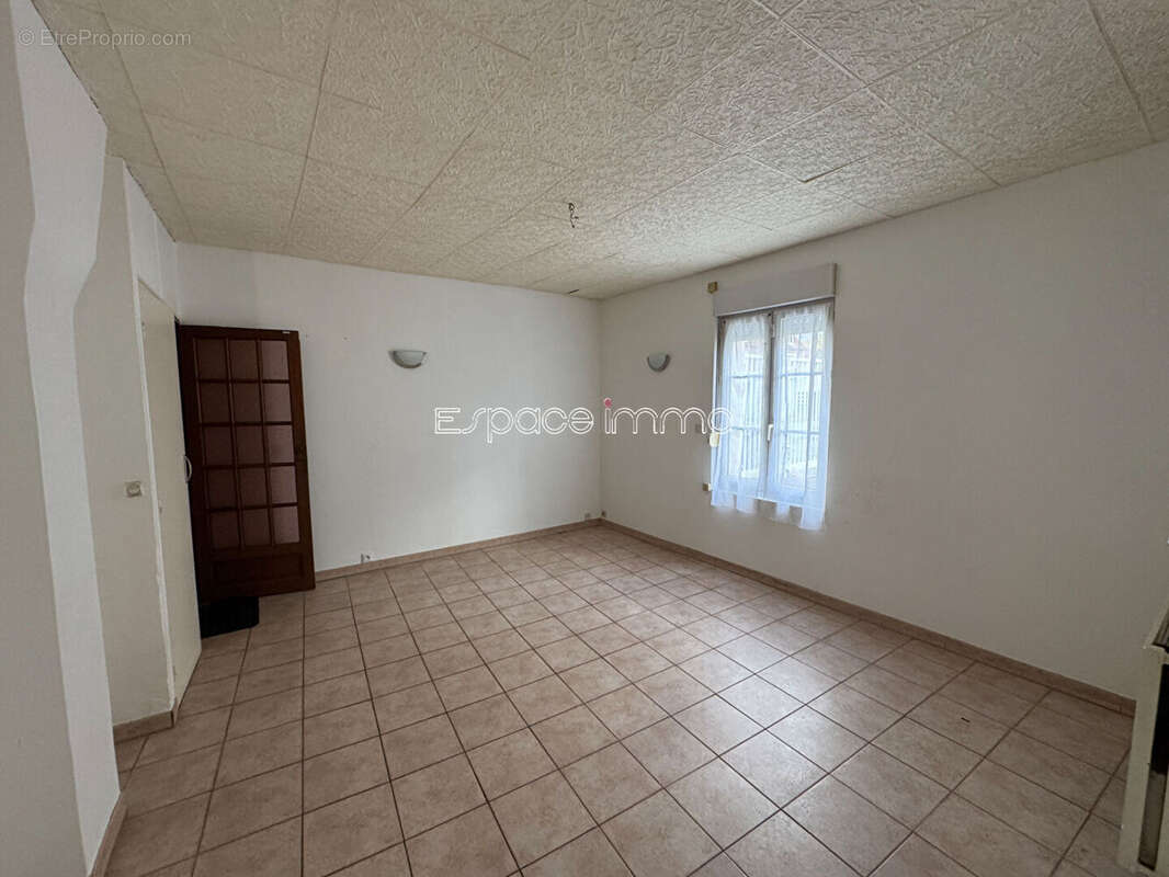 Commerce à DEVILLE-LES-ROUEN