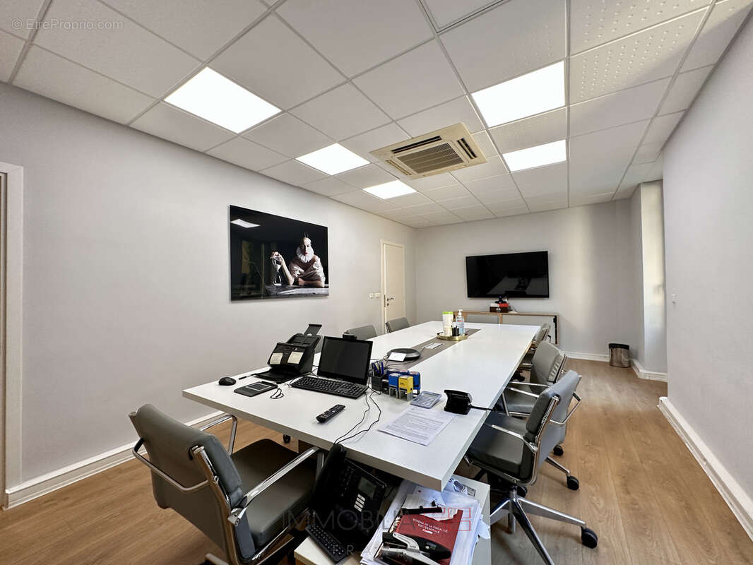 Frontière Monégasque -  Local Professionnel 165 m2 transformable - photo 3