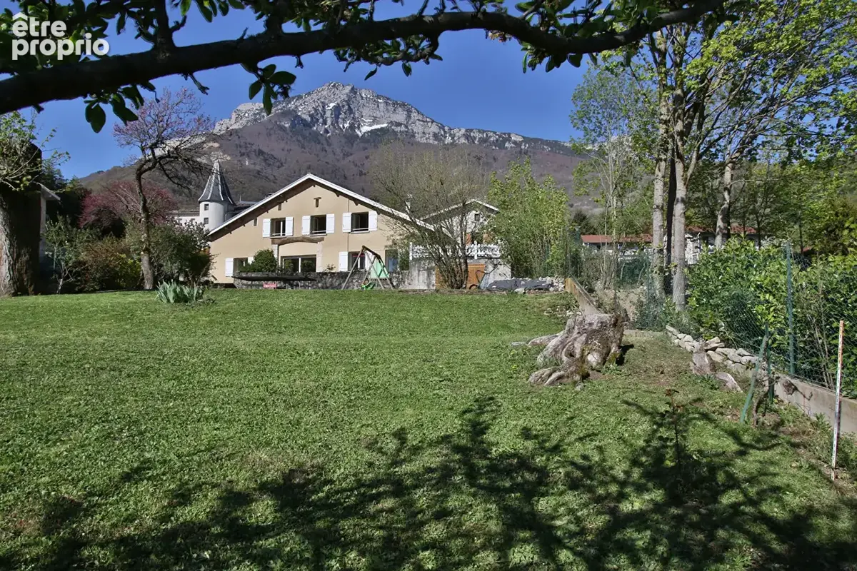 SEYSSINS village  Maison  en pierre  8P+C - photo 17