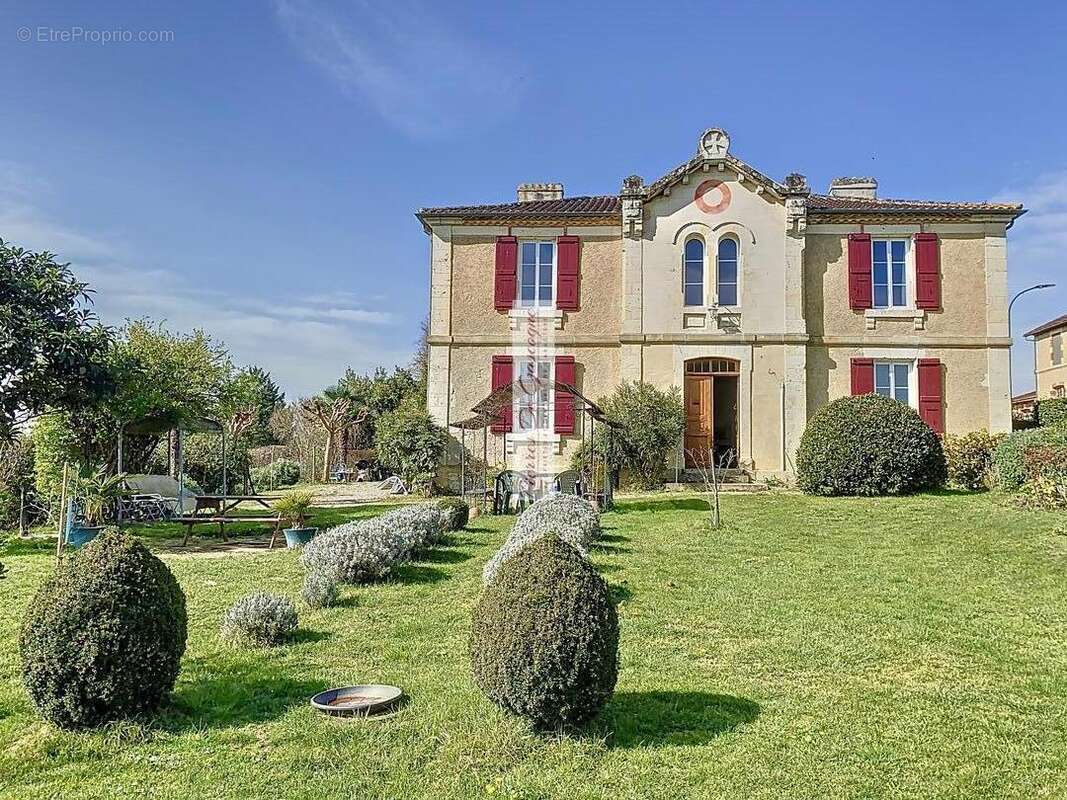                      SOUS OFFRE - Maison à VIC-FEZENSAC