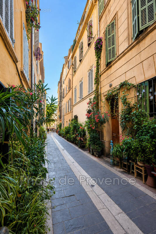 Appartement à MARSEILLE-2E