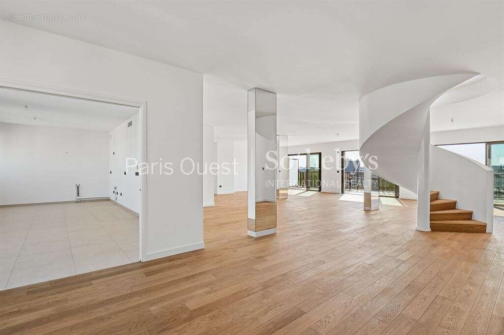 Appartement à NEUILLY-SUR-SEINE