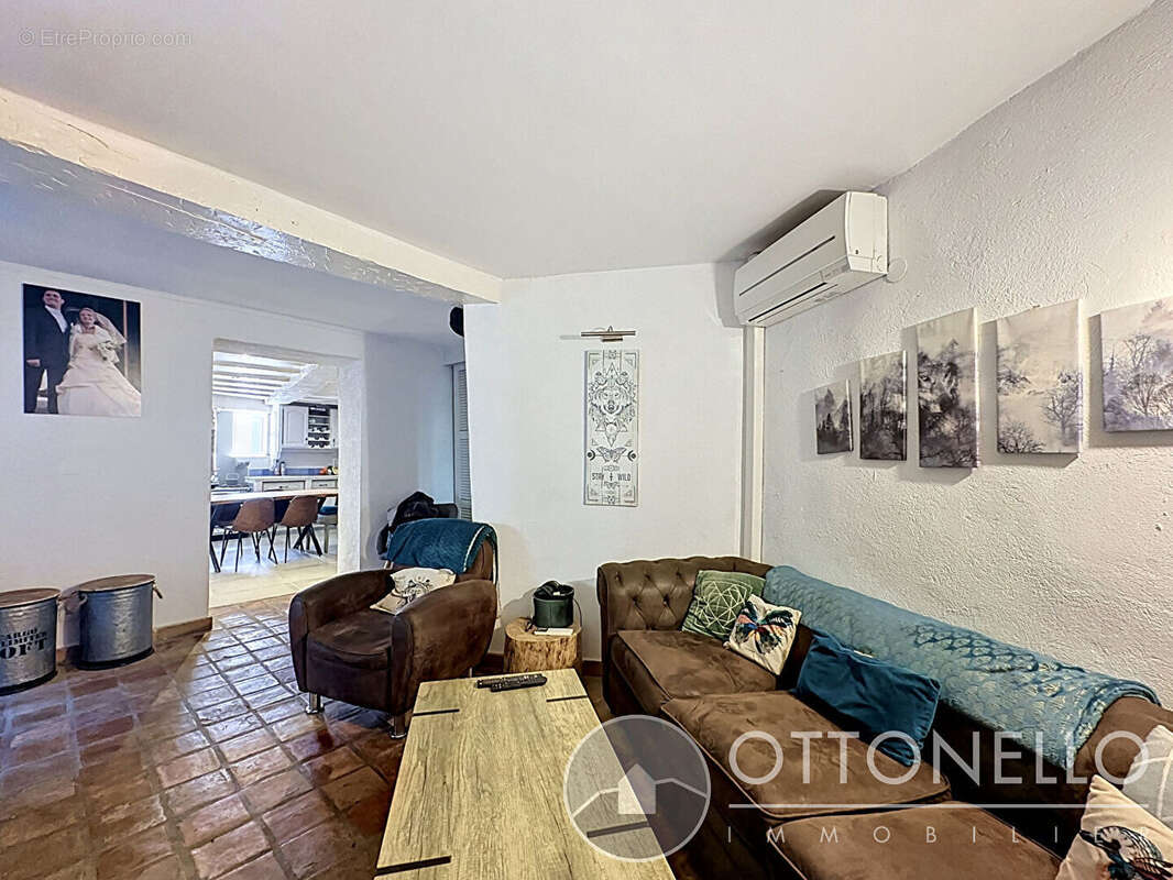 Maison à ROQUEBRUNE-SUR-ARGENS