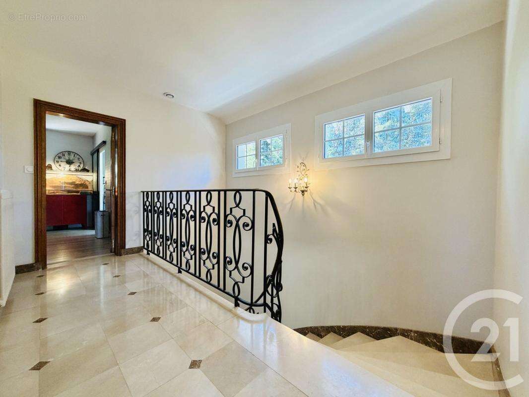 Maison 189 m² à Saint-Priest-Taurion  - photo 22