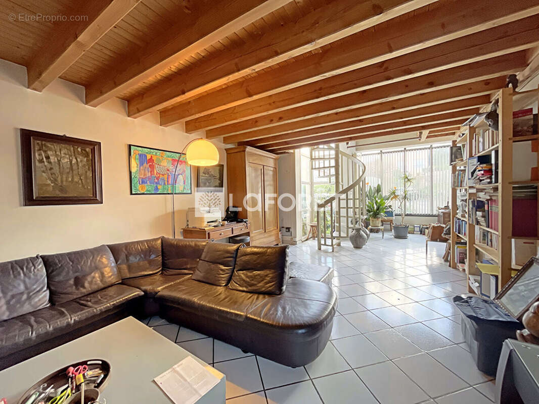 Maison à LE CHAMBON-FEUGEROLLES