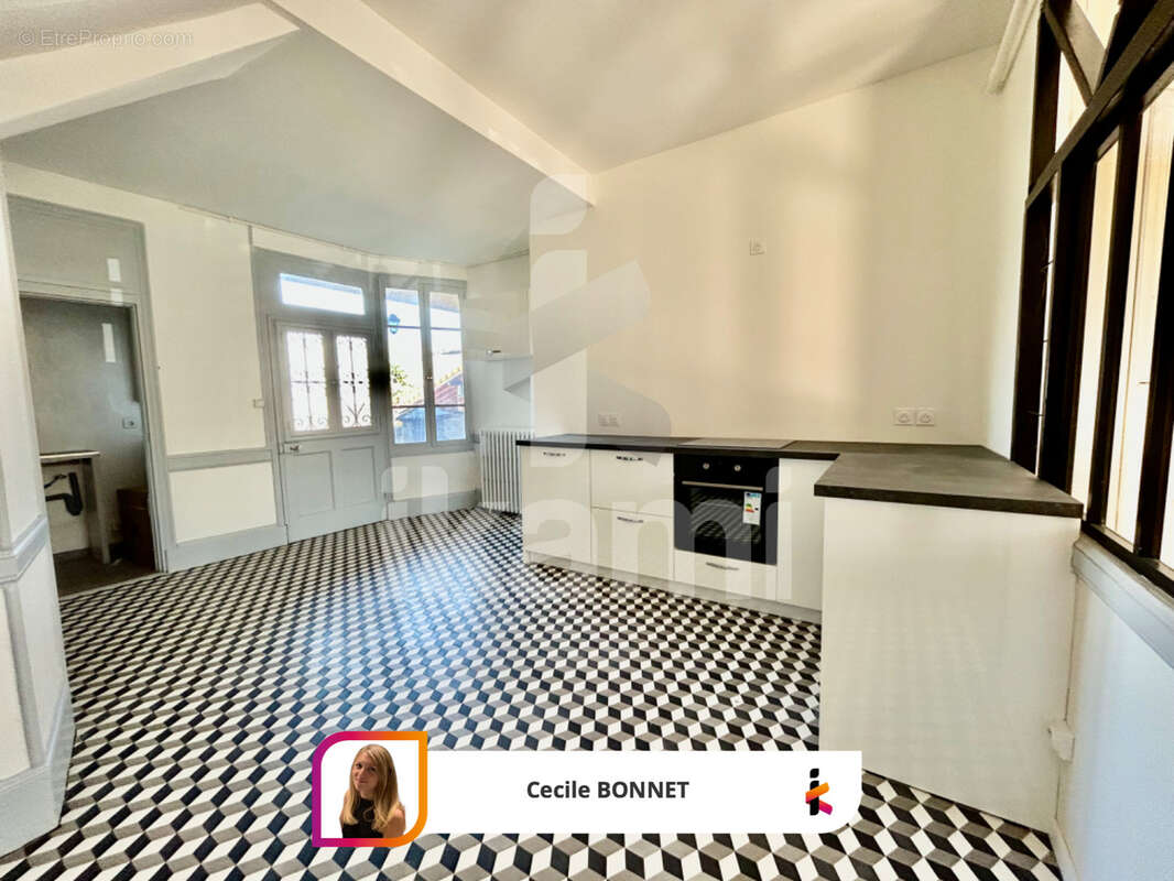 Maison à SAINT-SORLIN-EN-VALLOIRE