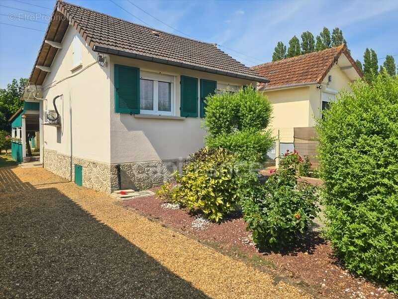 Neuville-sur-Sarthe - Terrain de loisirs de 425 m² en bord de Sarthe. Posez vos valises et profitez ! - photo 3