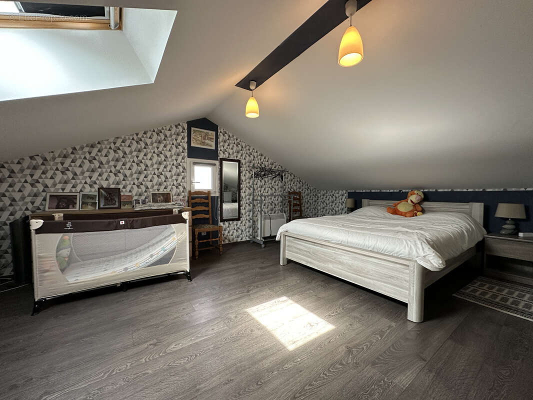 Maison à LA ROCHE-CHALAIS