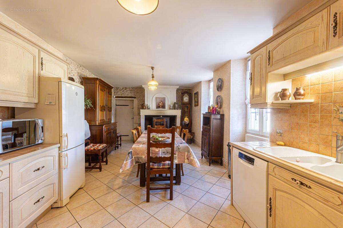 Maison à JARNAC-CHAMPAGNE